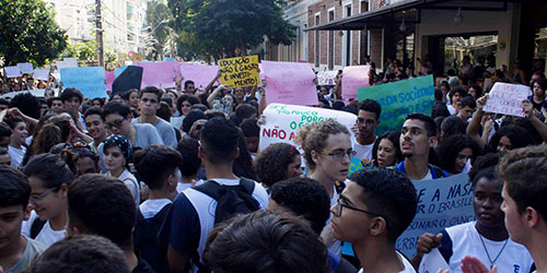 Centrais sindicais divulgam nota contra os cortes na Educação